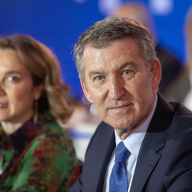 El presidente del Partido Popular, Alberto Núñez Feijóo, junto a la secretaria general del PP, Cuca Gamarra,  durante la Junta Directiva Nacional del Partido Popular.