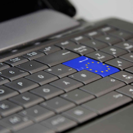 Urge una La Ley de Equidad Digital que proteja realmente a las personas que consumen productos y servicios en internet.