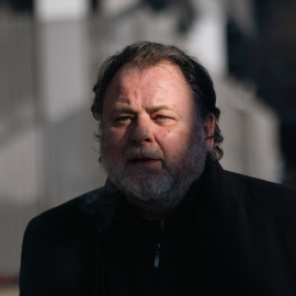 El director Christophe Ruggia a la salida del Tribunal de París.