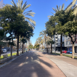La rambla de La Mina a 30 de gener de 2025, pràcticament deserta.