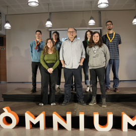 Representants de l'associacionisme educatiu i Òmnium presenten una guia per combatre els discursos d'odi