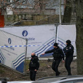 Policías en el barrio de Peterbos a 7 de febrero de 2025.