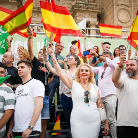 Simpatizantes de Vox durante un acto de campaña el 6 de junio de 2024 en Almería