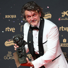 El actor Salva Reina posa el Goya a Mejor Actor de Reparto por "El 47" durante la gala de la 39 edición de los Premios Goya de la Academia de Cine,