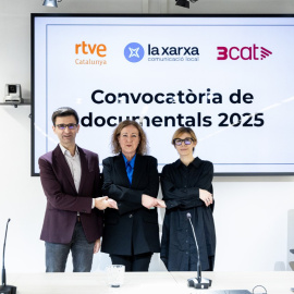 La consellera delegada de La Xarxa, Núria de José,  la presidenta de la CCMA, Rosa Romà i el president de RTVE, José Pablo López