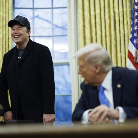 Elon Musk y Donald Trump en el Despacho Oval de la Casa Blanca, a 11 de febrero de 2025.