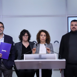 Josep Rius (Junts),  Pilar Castillejo (CUP), Laia Cañigueral (ERC) i Andrés García Berrio (Comuns), en roda de premsa aquest dijous