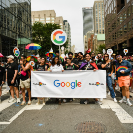 Google participa en el Desfile anual del Orgullo Gay de Toronto.