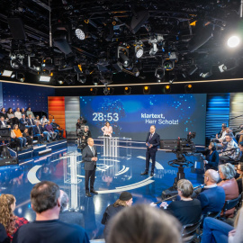 Los candidatos a canciller del SPD, la CDU, los Verdes y la AfD responden a las preguntas de los ciudadanos durante el programa 'Klartext' de la cadena ZDF, en Berlín, el 13 de febrero de 2025.