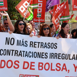 Concentración convocada por CCOO para reclamar la publicación inmediata de los listados de la bolsa del Servicio Andaluz de Salud (SAS). A 30 de abril de 2024, en Sevilla.