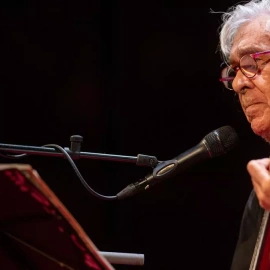 Paco Ibañez, a sus 90 años, acaba de hacer un gira de conciertos.