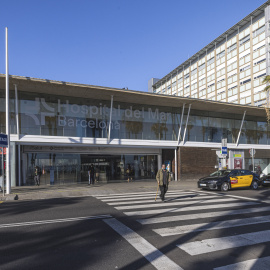 Façana principal de l'Hospital del Mar de Barcelona.