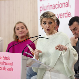 Yolanda Díaz junto a otros dirigentes de la coalición Sumar este viernes en Madrid.