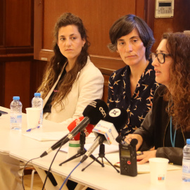 La coordinadora de l’L-Health, Anna Ponjoan,  la coordinadora de l’L-Health, Constanza Jacques-Aviñó i la Investigadora en Salud Pública en Agència de Salut Pública de Barcelona, Vanessa Puig, en una roda de premsa presentant un projecte de L-Health