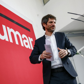 El portavoz de Sumar, Ernest Urtasun, en una rueda de prensa este lunes.