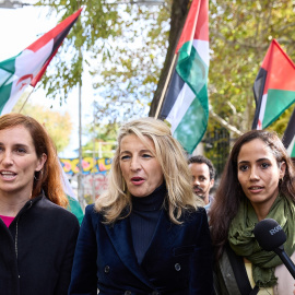 Mónica García, Yolanda Díaz y Tesh Sidi, en una manifestación en apoyo al Sáhara Occidental en noviembre de 2023.