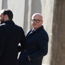 Baltar, con uno de sus abogados, el pasado 13 de enero a la salida de su juicio en el Tribunal Supremo.