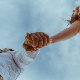 Quasi la meitat dels joves considera que tenir parella no és rellevant pel seu benestar, segons el CIS.