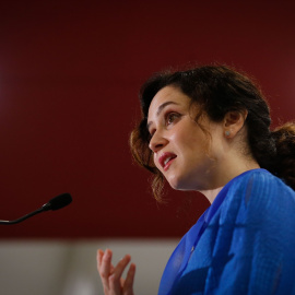 La presidenta de la Comunidad de Madrid, Isabel Díaz Ayuso, interviene durante el Foro de Debate, organizado por la Fundación Sargadelos