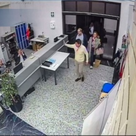 Un informe de la Generalitat muestra con imágenes que Mazón llegó al Cecopi a las 20:28