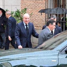 Imagen de archivo del rey emérito, Juan Carlos de Borbón, a la salida de un funeral, a 8 de abril de 2024, en Madrid.