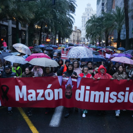 La ciudadanía pide en las calles la dimisión de Mazón, a 1 de febrero de 2025, en València.