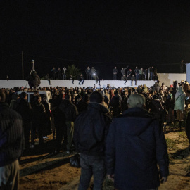 Familiares reciben a los palestinos aprisionados por Israel, a 27 de febrero de 2025.