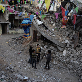 Los palestinos se preparan para el mes del Ramadán en Khan Yunis, al sur de la Franja de Gaza, a 28 de febrero de 2025.