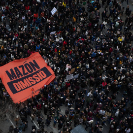 Centenares de personas durante una manifestación para exigir la dimisión de Mazón, a 1 de marzo de 2025, en Valencia, Comunidad Valenciana.