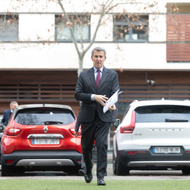 El presidente del PP, Alberto Núñez Feijóo, a su llegada a la asamblea electoral de la Federación Nacional de Asociaciones de Trabajadores Autónomos (ATA), este lunes en Madrid.