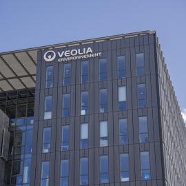 El logo de Veolia en sus oficinas en Vaulx en Velin, cerca de Lyon.