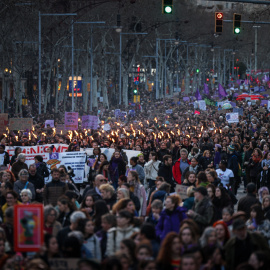 Milers de persones pels carrers de Barcelona durant la manifestació del 8-M a la capital catalana en una imatge d'arxiu