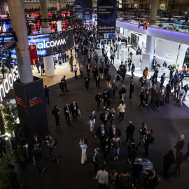 Assistents al MWC 2025 en un dels pavellons del recinte firal