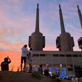 Les Tres Xemeneies de Sant Adrià del Besòs abans de la ceremònia inaugural de Manifesta 15