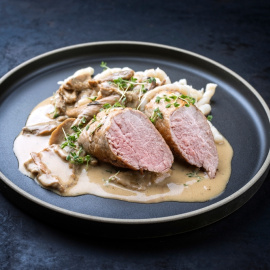 Receta de medallones de cerdo con salsa de setas.