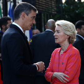 Sánchez y Von der Leyen, durante la Cumbre del MED9, a 11 de octubre de 2024, en Pafos (Chipre)