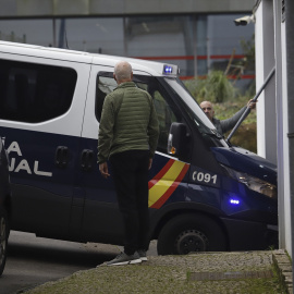 Imagen de archivo de un furgón de la Policía Nacional entrando en el Juzgado de Instrucción número 1 de Porriño, a 25 de enero de 2024.