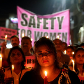 Concentración de protesta contra las violaciones de mujeres en la India.