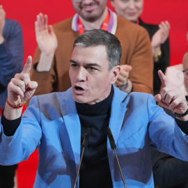 Pedro Sánchez interviene durante la clausura del 15 Congreso Regional del Partido de los Socialistas de Galicia (PSdeG) el 9 de marzo de 2025.