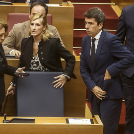 La vicepresidenta y consellera de Servicios Sociales, Igualdad y Vivienda, Susana Camarero, la consellera de Justicia e Interior, Salomé Pradas, y el presidente de la Generalitat, Carlos Mazón, durante una sesión plenaria, en Les Corts Valencianes, a 15 de noviembre de 2024.