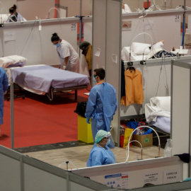 Imagen de archivo de sanitarios trabajando en el hospital de campaña de IFEMA, en Madrid, a 20 de abril de 2020.