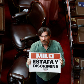 Imagen de archivo de una protesta en el interior del Congreso argentino contra el presidente, Javier Milei, por la criptoestafa, a 1 de marzo de 2025.