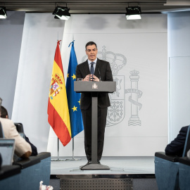 El presidente del Gobierno, Pedro Sánchez, durante una rueda de prensa posterior a la reunión con los representantes de los grupos parlamentarios, en La Moncloa
