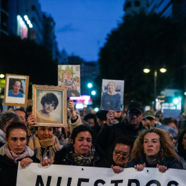 Familiares de las víctimas de la DANA durante una manifestación para exigir la dimisión de Mazón, a 1 de marzo de 2025.