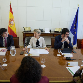 La vicepresidenta segunda y ministra de Trabajo y Economía Social, Yolanda Díaz, durante una reunión con la Comisión Asesora para el Análisis del Salario Mínimo Interprofesional, en el Ministerio de Trabajo y Economía Social.