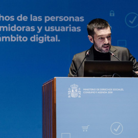 El ministro de Derechos Sociales, Consumo y Agenda 2030, Pablo Bustinduy, durante un acto con motivo del Día Mundial de las Personas Consumidoras, este viernes en Madrid.