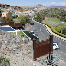 En la imagen, la vivienda donde residen los secuestrados en la urbanización de lujo El Salobre, en el sur de la isla de Gran Canaria.