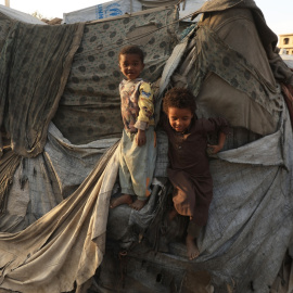 Desplazados yemeníes en un campo de refugiados en Saná, capital de Yemen.