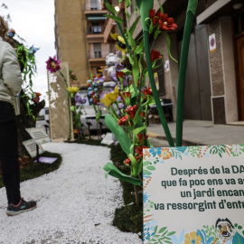 Un cartel en recuerdo de la DANA en la Falla Hellín-Pere de Luna, en Valencia.