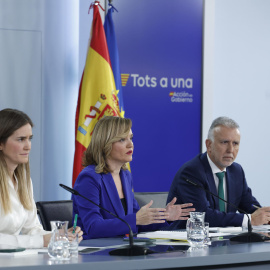La vicepresidenta tercera y ministra para la Transición Ecológica y el Reto Demográfico, Sara Aagesen (izda.-dcha.), la ministra de Educación, Formación Profesional y Deportes y portavoz del Gobierno, Pilar Alegría, y el ministro de Política Territorial y Memoria Democrática, Ángel Víctor Torres